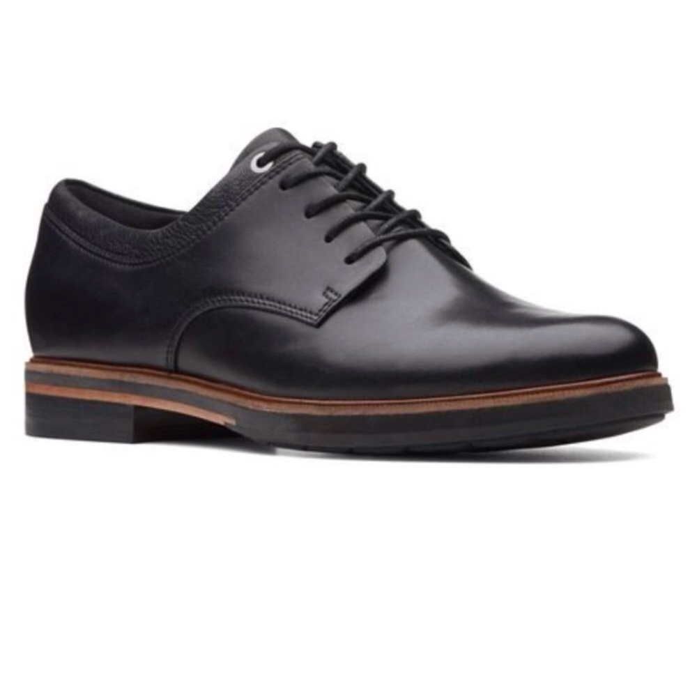 Clarks Black Leather lace up oxfords